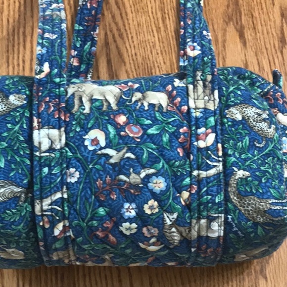 Vera Bradley Classic 100 Handbag in Animal Kingdom - Like New! - Picture 3 of 13